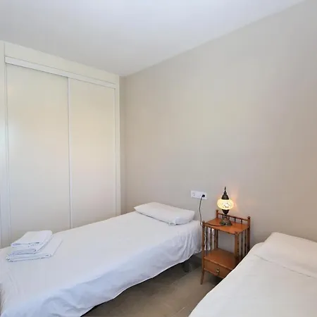 Port Luxury Aura אסטפונה